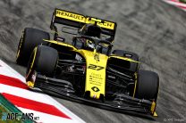 Hulkenberg faces penalty after team fail to declare wing change