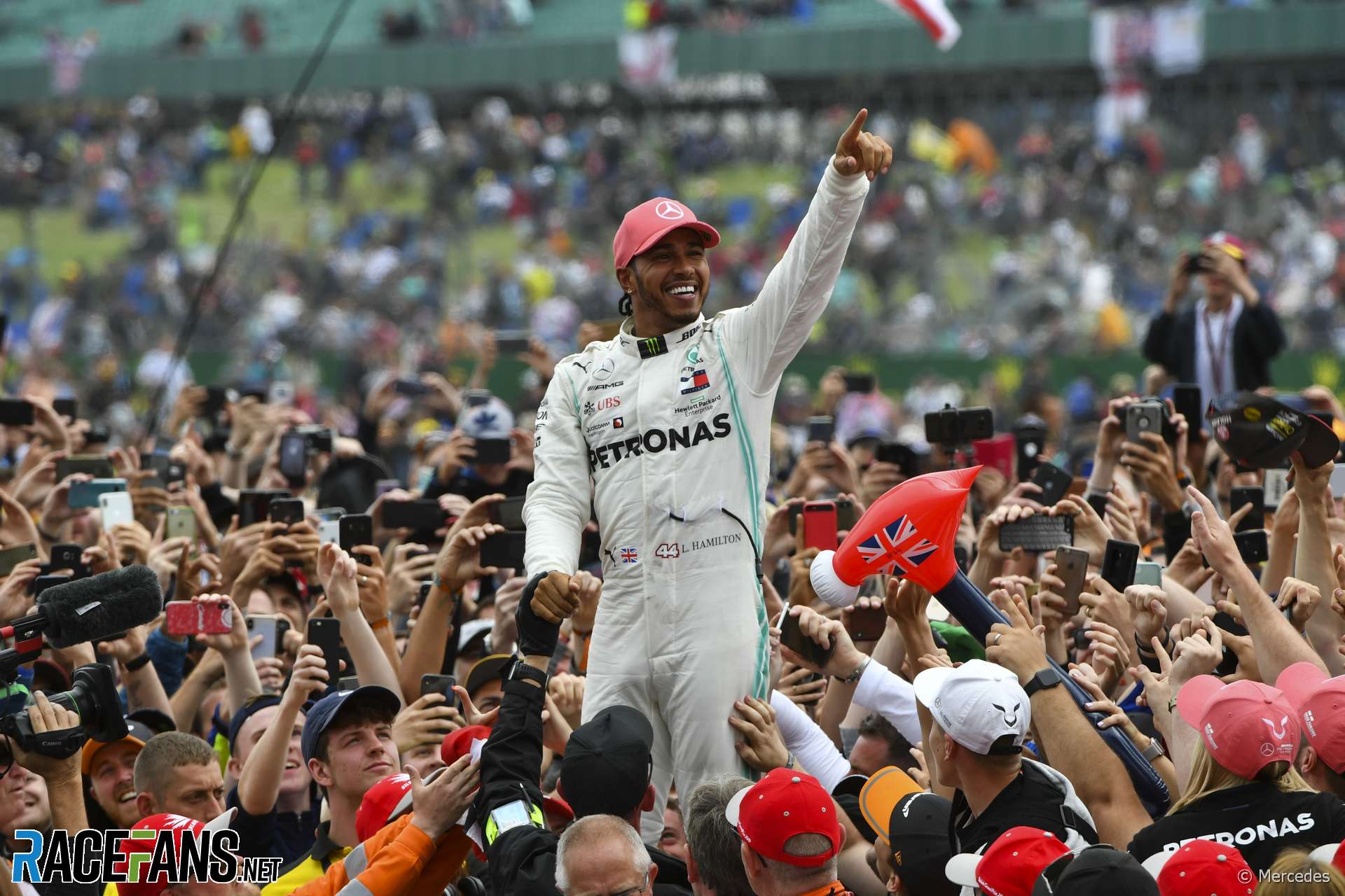 Hamilton aims to get a “working class kid” into F1