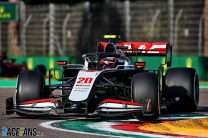 Magnussen’s headache-inducing gearbox fault started in qualifying