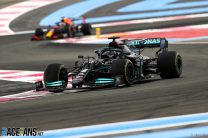 Red Bull “surprised” Mercedes left Hamilton vulnerable to Verstappen pit stop