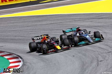 Max Verstappen, Red Bull; George Russell, Mercedes; Circuit de Barcelona-Catalunya, 2022